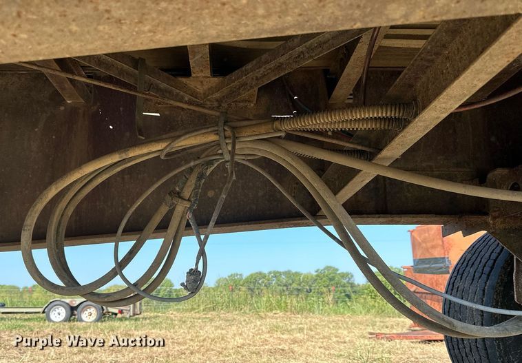 image for item NP9459 2000 Fruehauf  flatbed trailer