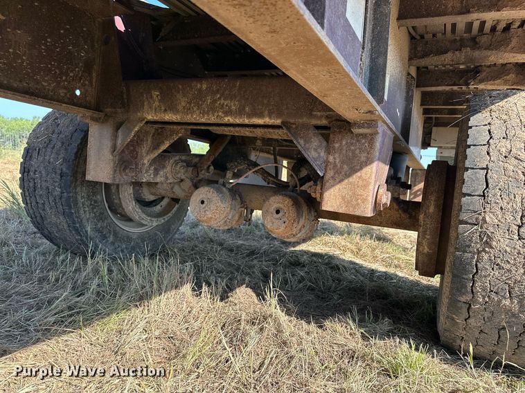 image for item NP9459 2000 Fruehauf  flatbed trailer