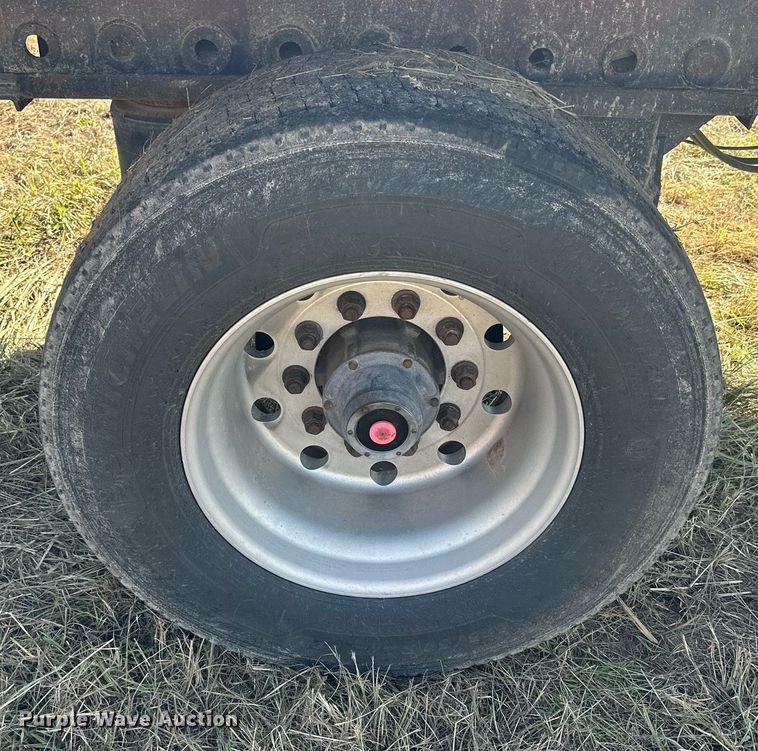 image for item NP9459 2000 Fruehauf  flatbed trailer