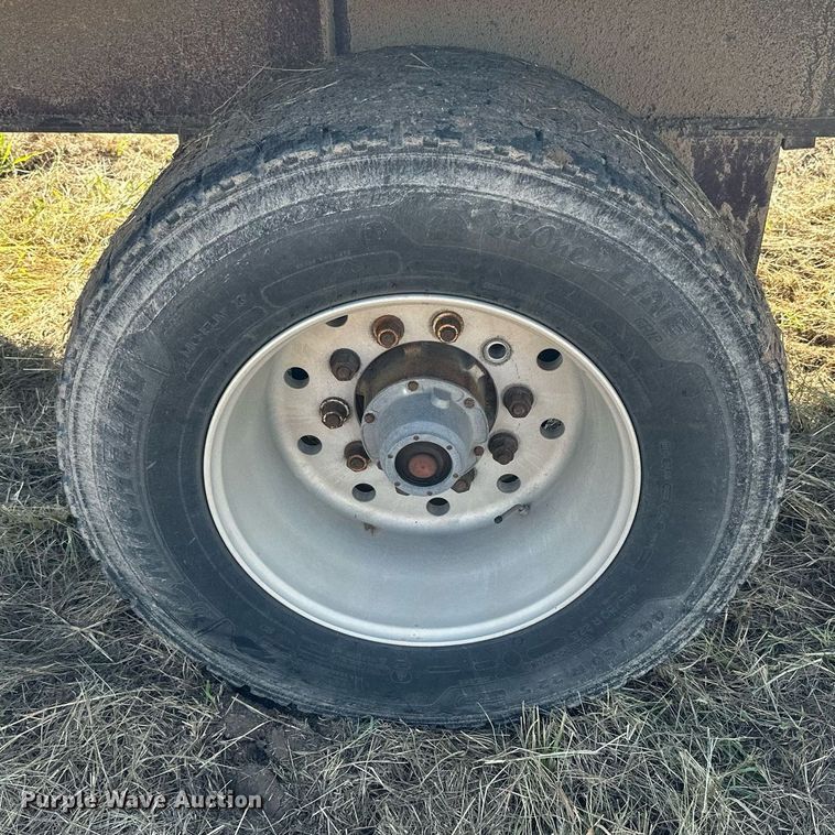 image for item NP9459 2000 Fruehauf  flatbed trailer