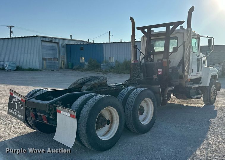 image for item NP9470 2008 Mack CHU613  semi truck