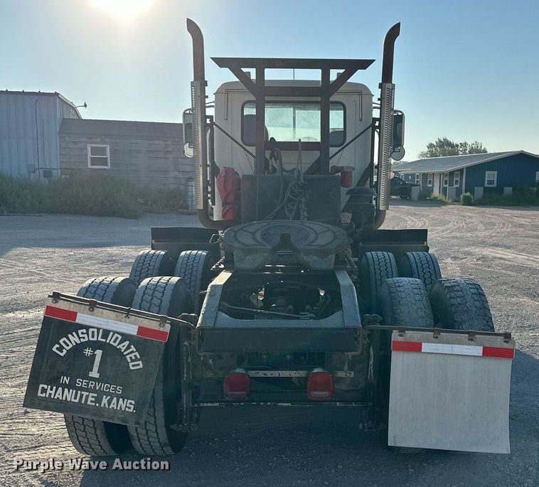 image for item NP9470 2008 Mack CHU613  semi truck