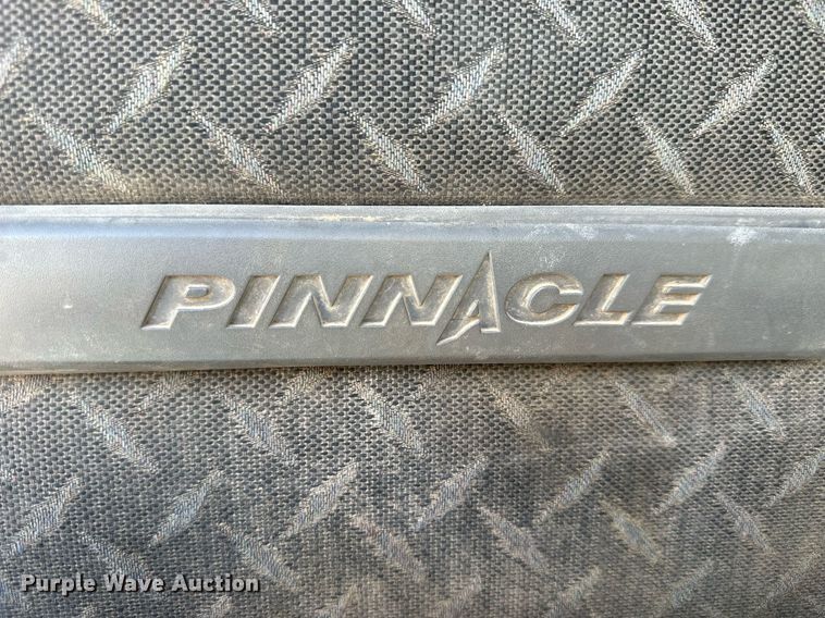 image for item NP9470 2008 Mack CHU613  semi truck