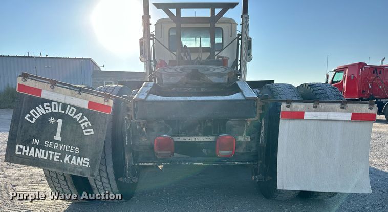 image for item NP9470 2008 Mack CHU613  semi truck