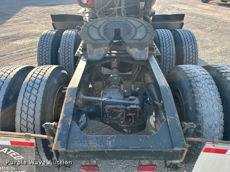 image for item NP9470 2008 Mack CHU613  semi truck