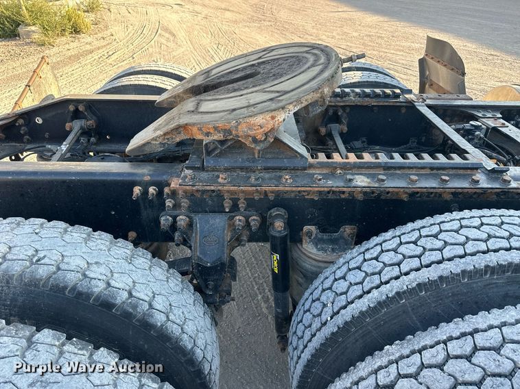 image for item NP9470 2008 Mack CHU613  semi truck