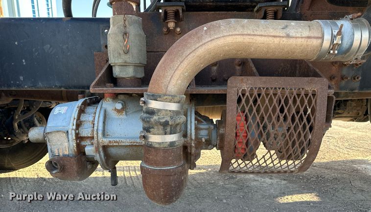 image for item NP9470 2008 Mack CHU613  semi truck