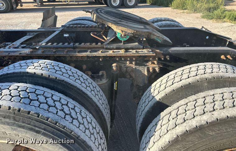 image for item NP9470 2008 Mack CHU613  semi truck