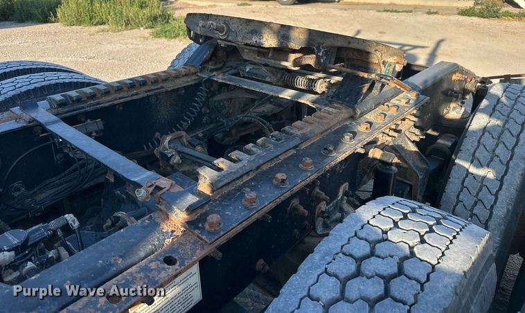 image for item NP9470 2008 Mack CHU613  semi truck