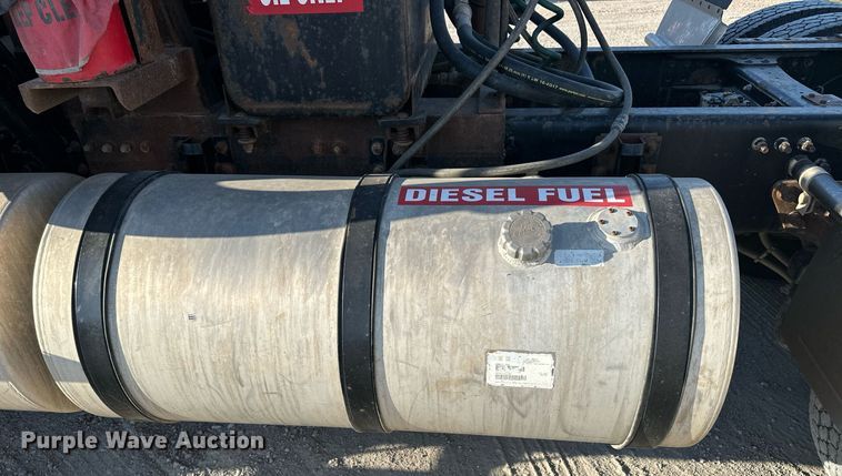 image for item NP9470 2008 Mack CHU613  semi truck