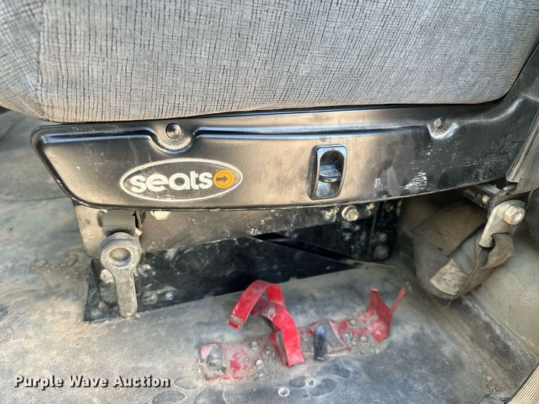 image for item NP9470 2008 Mack CHU613  semi truck