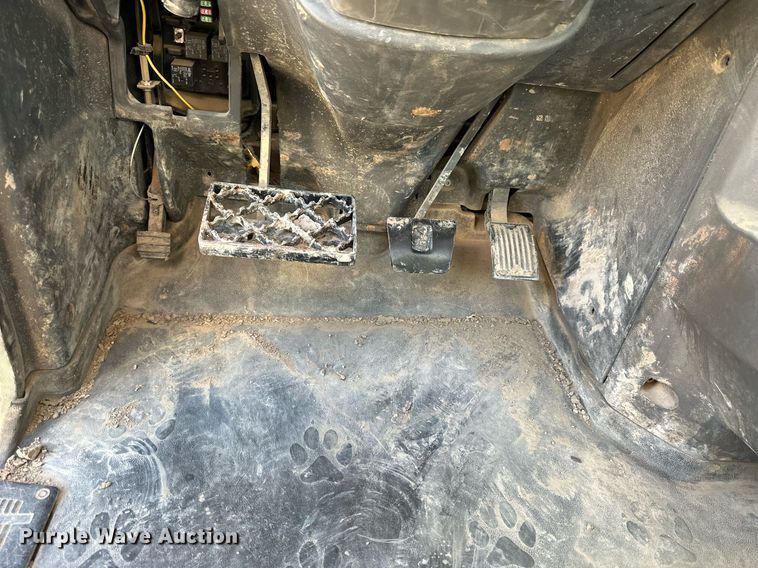 image for item NP9470 2008 Mack CHU613  semi truck