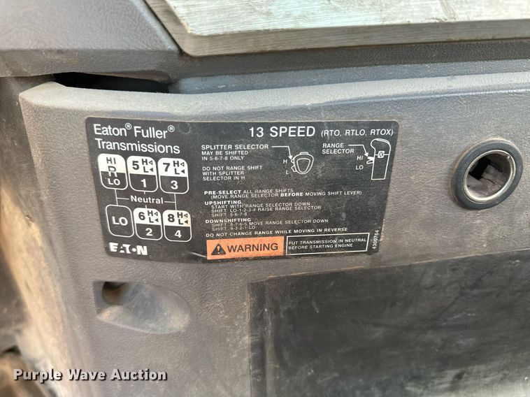 image for item NP9470 2008 Mack CHU613  semi truck