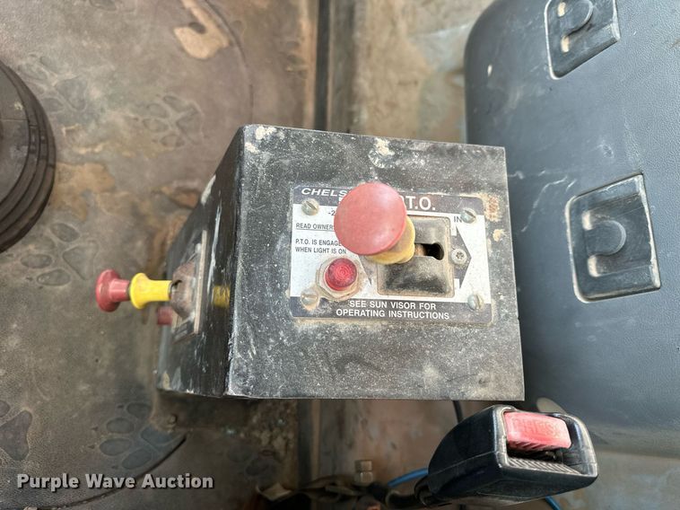 image for item NP9470 2008 Mack CHU613  semi truck