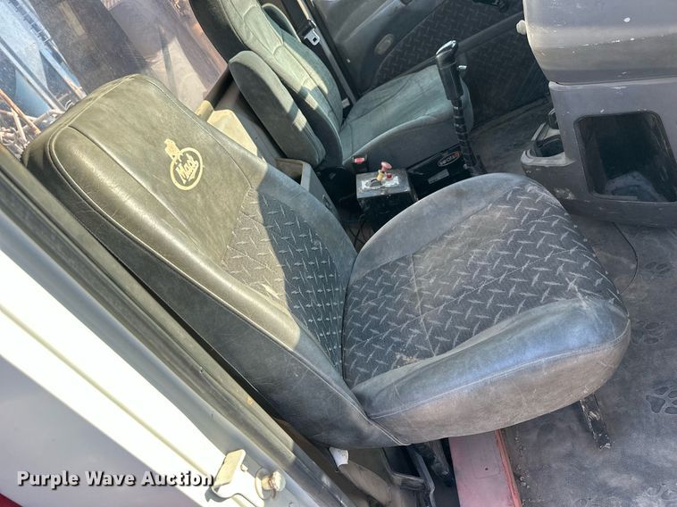 image for item NP9470 2008 Mack CHU613  semi truck