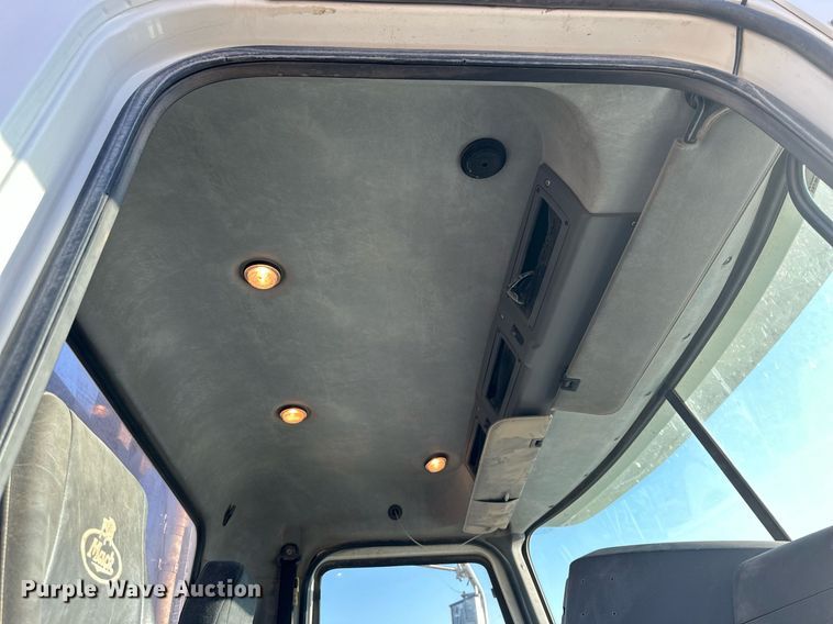 image for item NP9470 2008 Mack CHU613  semi truck