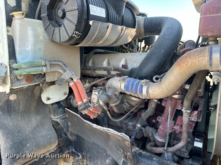 image for item NP9470 2008 Mack CHU613  semi truck