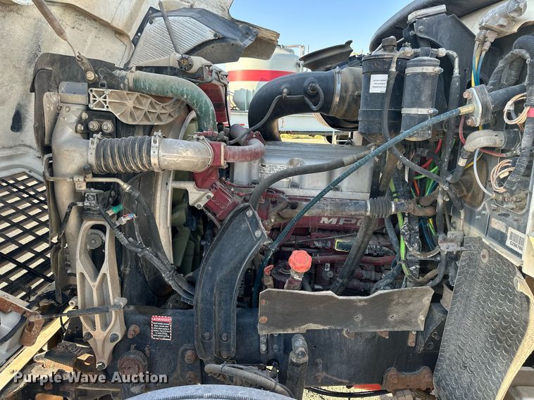 image for item NP9470 2008 Mack CHU613  semi truck