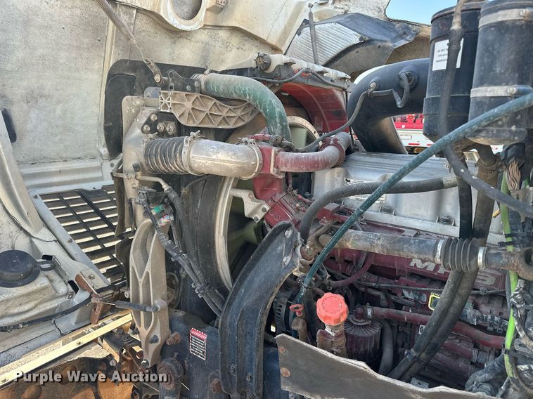 image for item NP9470 2008 Mack CHU613  semi truck