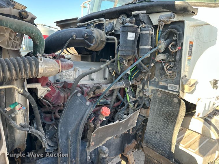 image for item NP9470 2008 Mack CHU613  semi truck