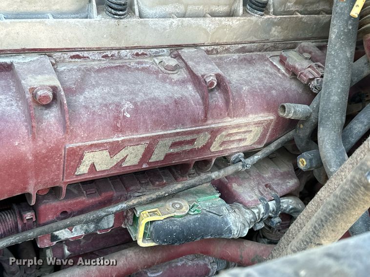 image for item NP9470 2008 Mack CHU613  semi truck