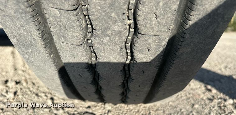 image for item NP9470 2008 Mack CHU613  semi truck