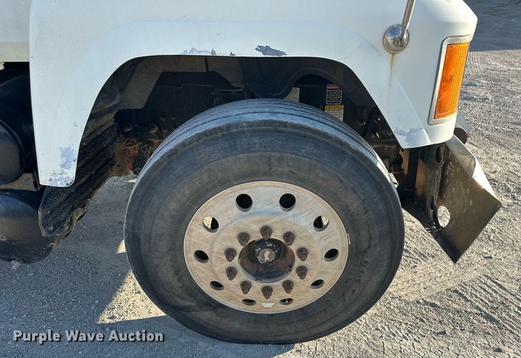 image for item NP9470 2008 Mack CHU613  semi truck