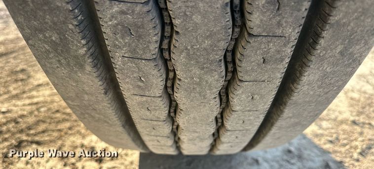 image for item NP9470 2008 Mack CHU613  semi truck