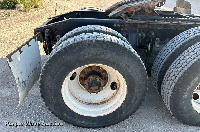 image for item NP9470 2008 Mack CHU613  semi truck