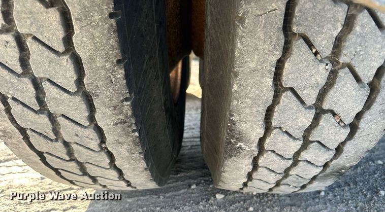 image for item NP9470 2008 Mack CHU613  semi truck