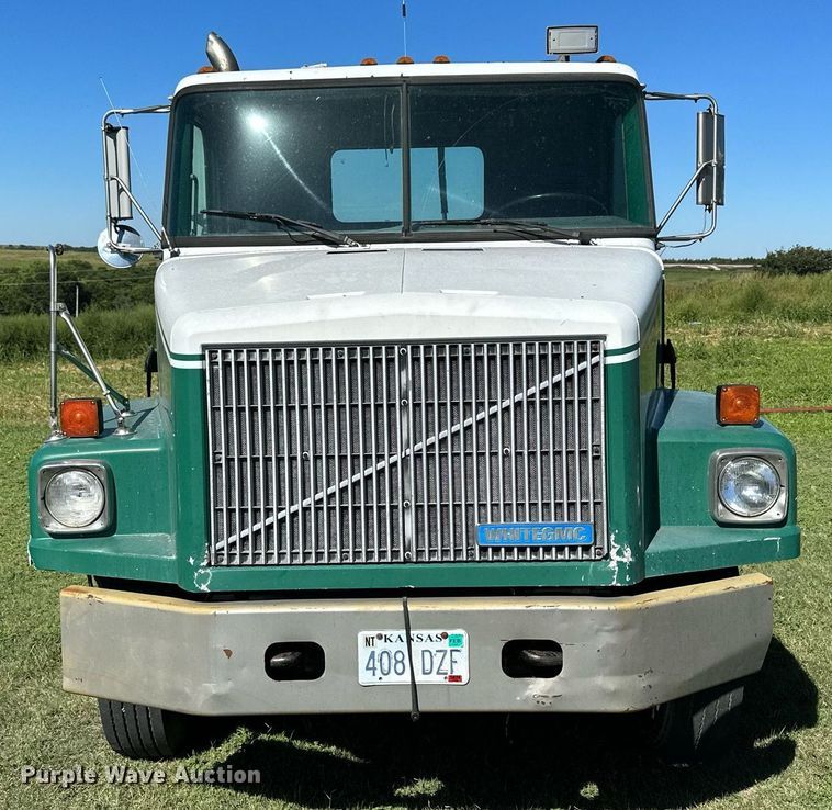 image for item NP9990 1992 Volvo White GM  semi truck