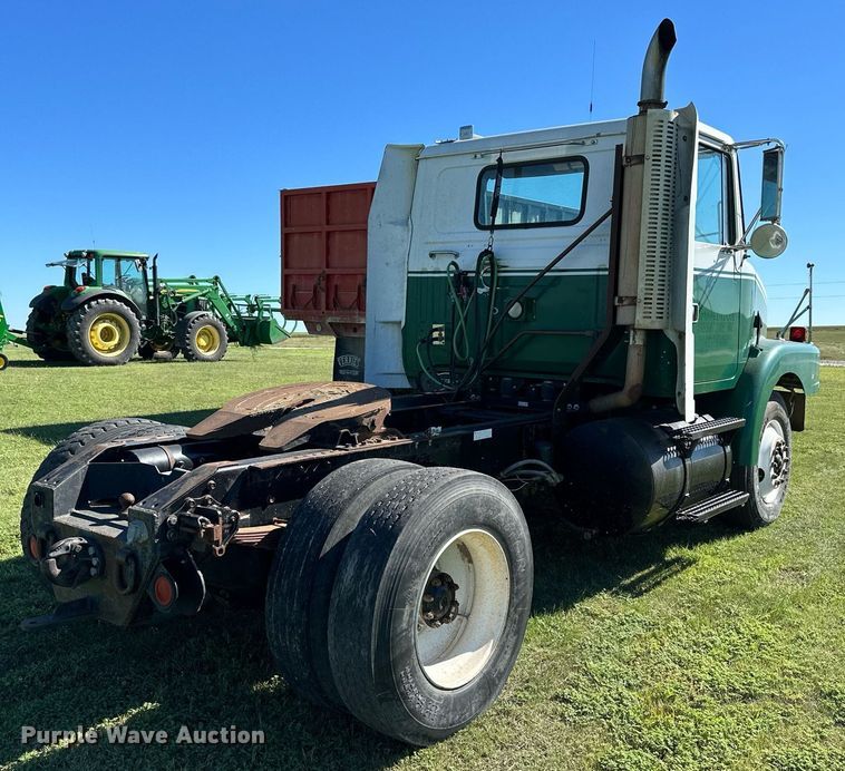 image for item NP9990 1992 Volvo White GM  semi truck