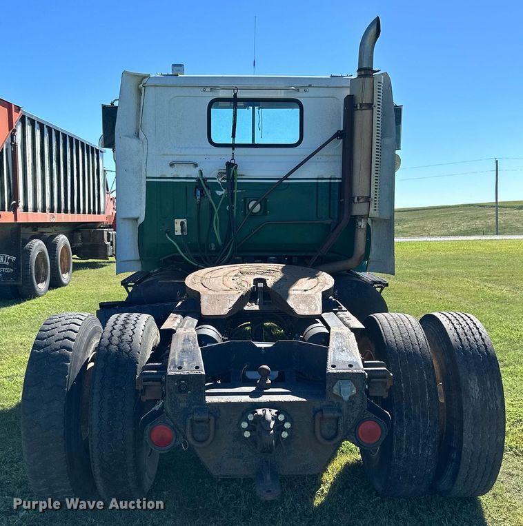 image for item NP9990 1992 Volvo White GM  semi truck