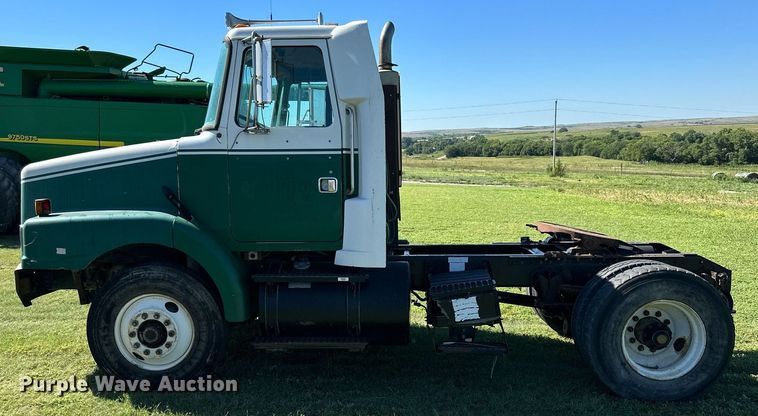 image for item NP9990 1992 Volvo White GM  semi truck