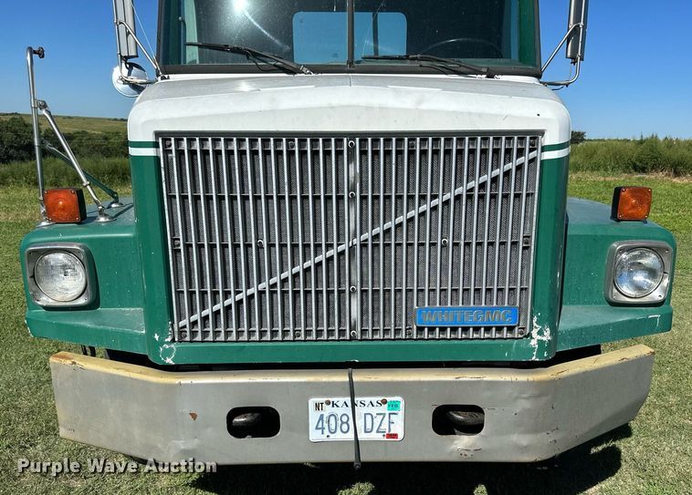 image for item NP9990 1992 Volvo White GM  semi truck