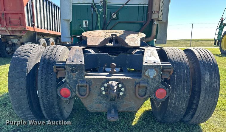 image for item NP9990 1992 Volvo White GM  semi truck