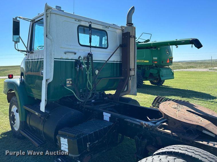 image for item NP9990 1992 Volvo White GM  semi truck