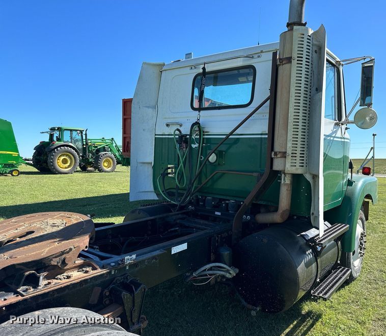 image for item NP9990 1992 Volvo White GM  semi truck