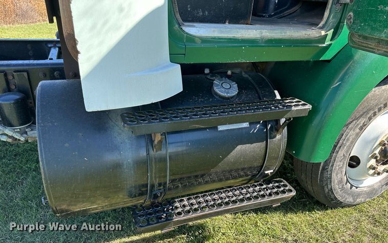 image for item NP9990 1992 Volvo White GM  semi truck