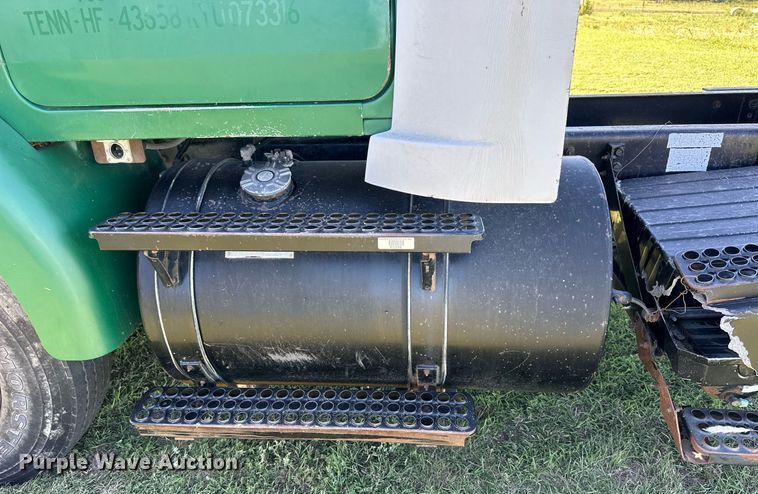 image for item NP9990 1992 Volvo White GM  semi truck