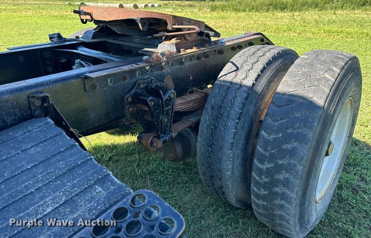 image for item NP9990 1992 Volvo White GM  semi truck