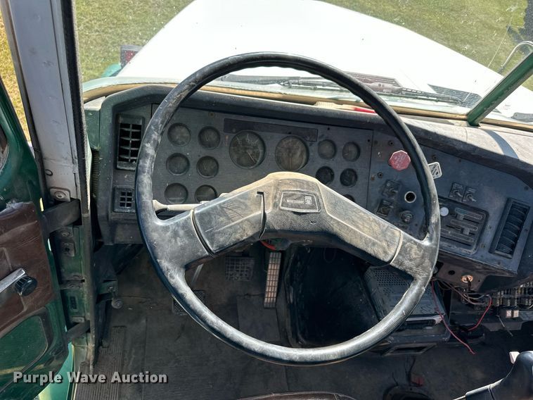 image for item NP9990 1992 Volvo White GM  semi truck