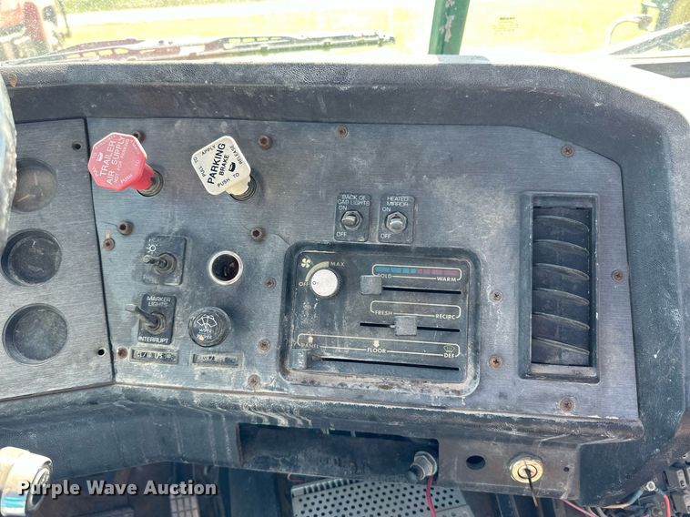 image for item NP9990 1992 Volvo White GM  semi truck