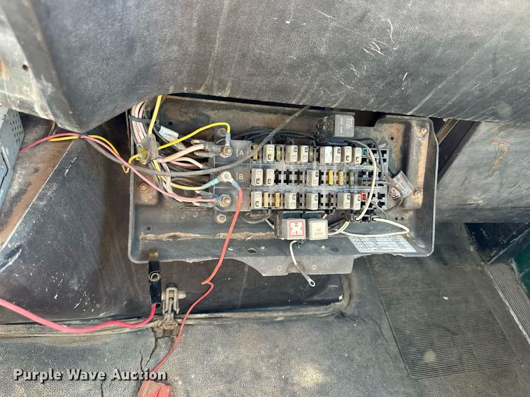 image for item NP9990 1992 Volvo White GM  semi truck