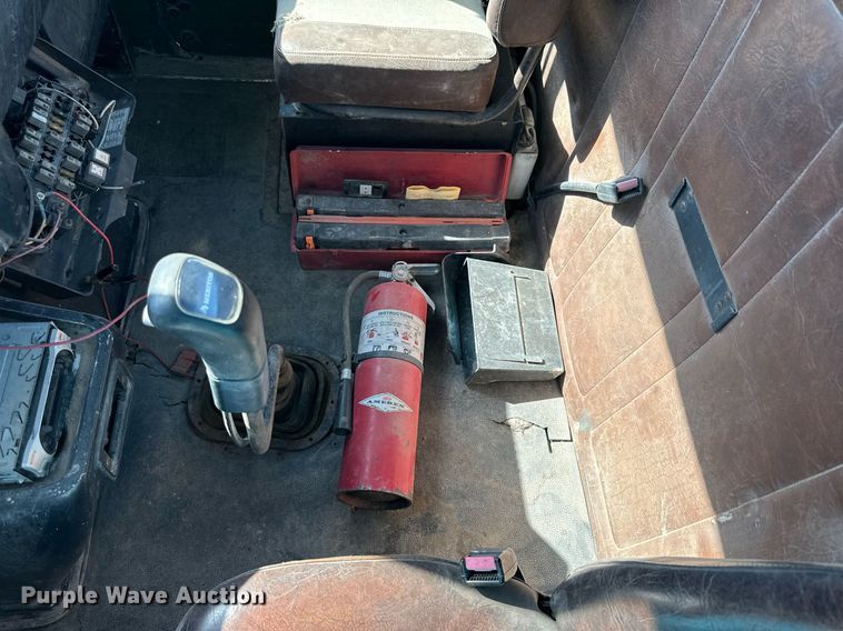 image for item NP9990 1992 Volvo White GM  semi truck