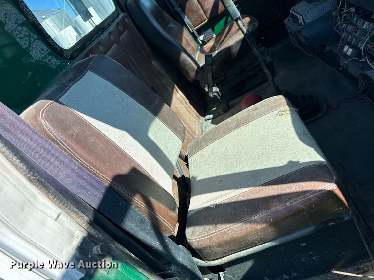 image for item NP9990 1992 Volvo White GM  semi truck