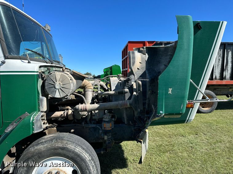 image for item NP9990 1992 Volvo White GM  semi truck