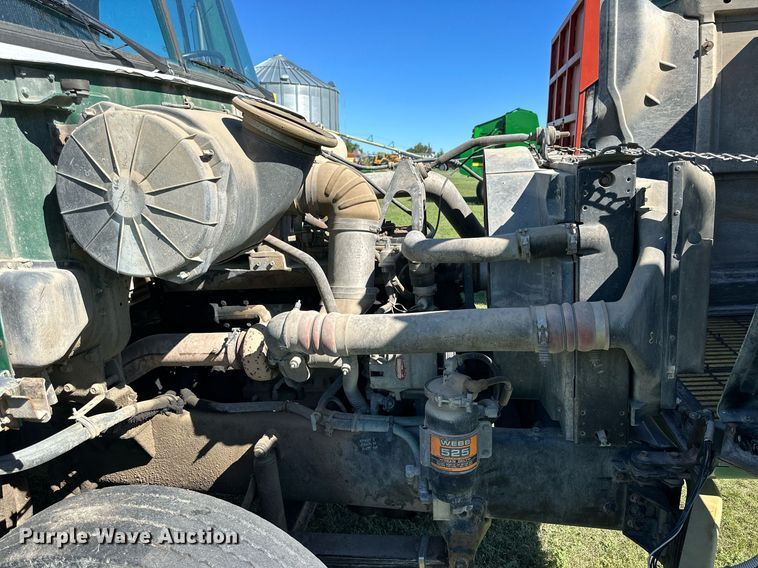 image for item NP9990 1992 Volvo White GM  semi truck