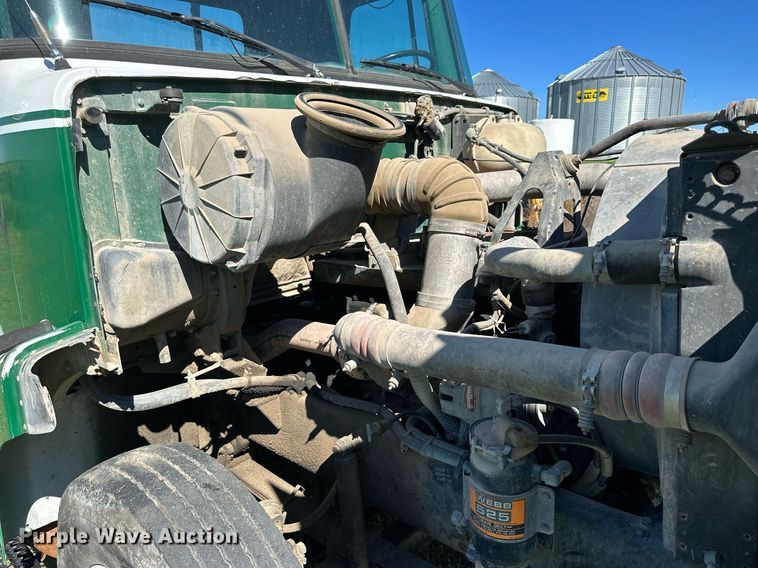 image for item NP9990 1992 Volvo White GM  semi truck