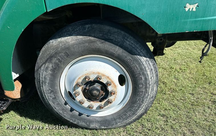 image for item NP9990 1992 Volvo White GM  semi truck